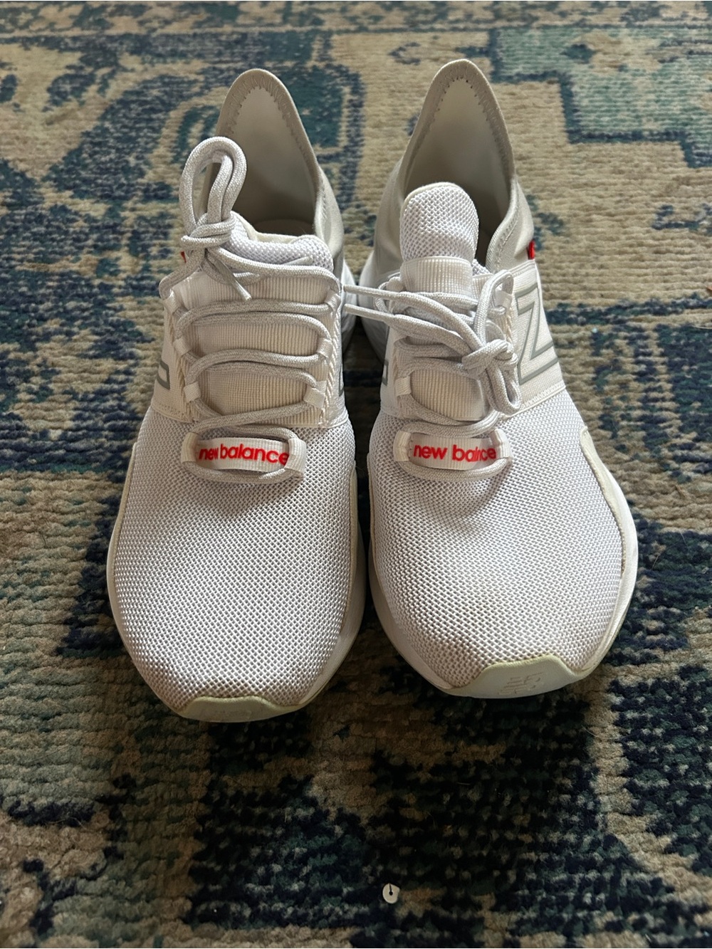 New Balance Fresh Foam Roav Women’s size  8 White Gray Running Shoes